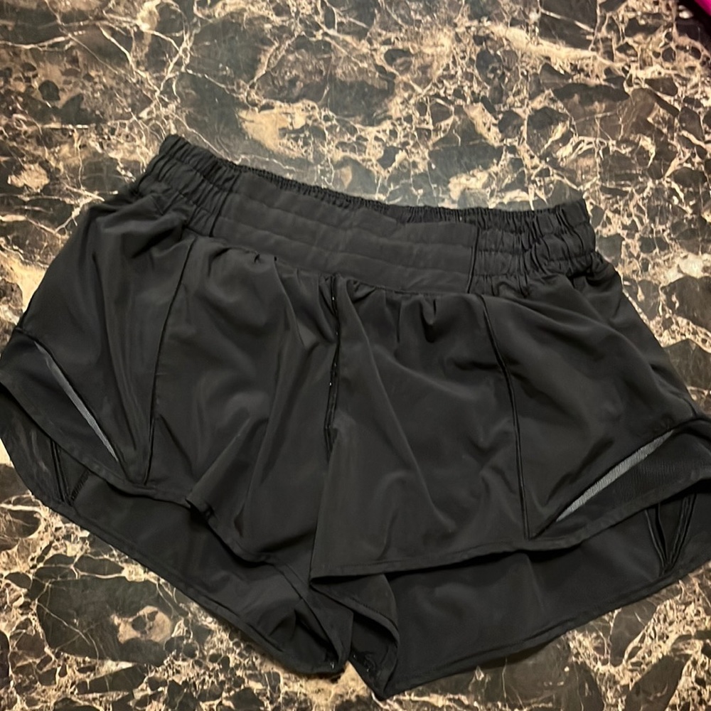 Lululemon Hotty Hot 2.5 LR Shorts